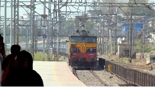 12 Express Trains In Full Aggression in 1 Video at Kurla, Mumbai !!!