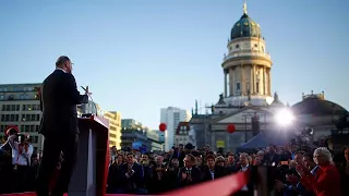 Martin Schulz reaches out to undecided voters in massive Berlin rally