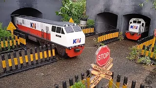 Terowongan - Terowongan Kereta Api aneh..!!??