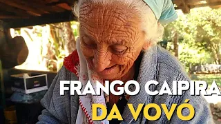 Frango caipira feito no fogão a lenha pela vovó Maria