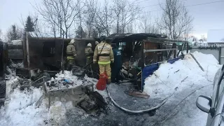 Под Сургутом при пожаре в дачном доме погибли двое взрослых и ребёнок