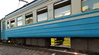 ер2р-7045 с пассажирским поездом