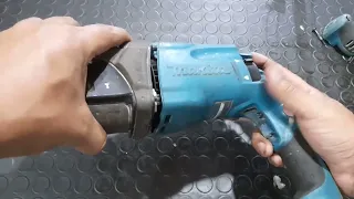 MAKITA HR2470 SOLO GIRA EN UN SENTIDO  CAMBIO DE PORTA CARBON, UNA FALLA COMÚN