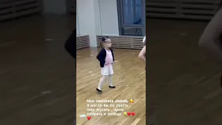 Дочка Леры Кудрявцевой танцует ча-ча-ча 💃