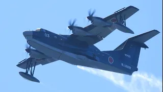 The flying boat flies at low speed as if it were stationary in the air.　海自飛行艇US-2訓練　小笠原村父島