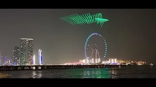 Drohnenshow in Dubai Marina. Täglich 20 und 22 Uhr bis 14.02.2024