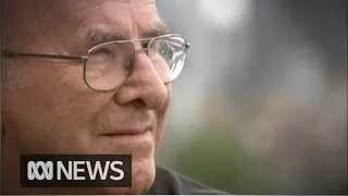 Australian writer and broadcaster Clive James dies aged 80 | ABC News