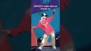 main dancer Jiwoo mode on meanwhile KARD 🤣 #jiwoo #kard #kpop #viral