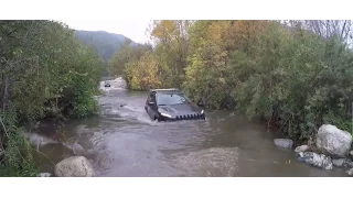 Jeep Cherokee Trailhawk Fording DEEP Water - 3 FEET: WININING + Obstacles