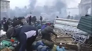 18+ Гражданская война в Киеве 20 02 14 Беркут штурмует Майдановцев