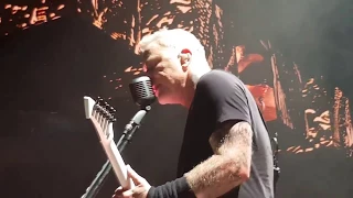 J. Hetfield own voice. So close, no need of microphone.