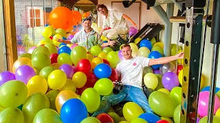 DE GYM VULLEN MET 1300 BALLONNEN!