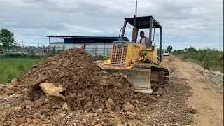 KOMATSU Dozer D21P Pushing Stone