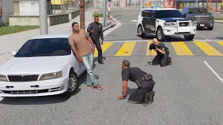 الشرطة تطلب المساعدة من سايق المكسيما || The police are in danger and are asking for help || GTA 5