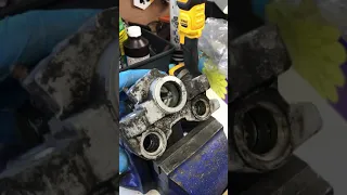 Peugeot 205 Gti rear caliper piston removal