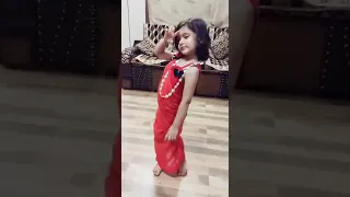 4 years old girl dancing on Genda Phool .Must watch.