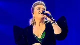 Kelly Clarkson - Invincible live in Las Vegas, NV - 7/28/2023