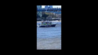 *INCIDENT ON THE THAMES RIVER!* RNLI and two police boats responding