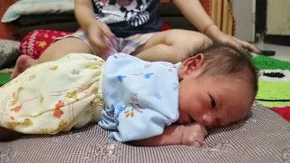 Tengkurap saat usia bayi 6 hari | Tummy Time bayi usia 6 Hari