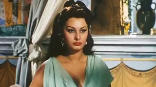 Una stupenda Sophia Loren nel film "Attila" (1954).