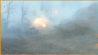 Close! Ukrainian tank destroys Russian positions from a distance of 20 meters