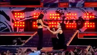 Robbie Williams - kiss a  girl- Come undone - knebworth