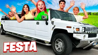 GIORGIA ORGANIZZA UNA SUPER FESTA NELLA LIMOUSINE CON TUTTI I NOSTRI AMICI E PAPÀ SALVO LA SCOPRE!