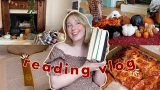 cozy reading vlog: decorating for fall, spooky reads, homebody vibez