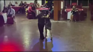 THEDDY LIZAMA Y PAMELA RAMOS, en milonga SOCIAL TANGO ( Una Vez, Orquesta Típica Víctor)