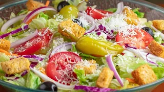 An Employee Reveals Why You Should Avoid Olive Garden Salads