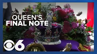 What was the note left on top of Queen Elizabeth II’s coffin?