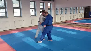Judo - ko-soto-gari - małe zewnętrzne zagarnięcie - niedoceniany rzut nożny (Judopedia)