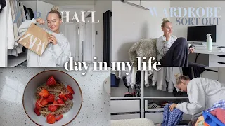 spend the day with me | mini ZARA haul, what I eat in a day + a little wardrobe declutter