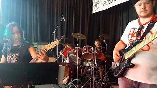 8 year-old rock band covers In Bloom by Nirvana! Great job!
