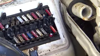 Servicing the fuse box on a Mercedes-Benz W123