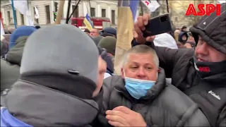 Сутичка ФОПів з поліцією під Верховною Радою