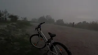 Bei Fahrradtour von heftigem Unwetter überrascht