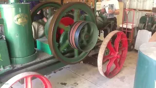 How to start a Ronaldson Tippett Stationary Engine
