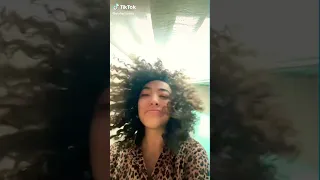 TikTok’s Elyfer Torres a Betty a feia em NY- assista ao vídeo completo no Canal Starcast.