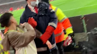 Stewards steals Arsenal pitch invader’s shirt he got from Lacazette #arsenal #shorts