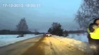 Прикол! Водитель на ВОЛГЕ ушел от ДПС   Street Racer on the left of the chase