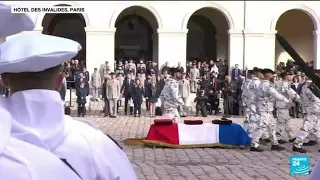 Hommage national au soldat Maxime Blasco : entrée du cercueil dans la cour des Invalides