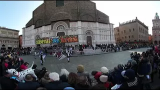 Sbandieratori petroniani 360° Piazza Maggiore Bologna