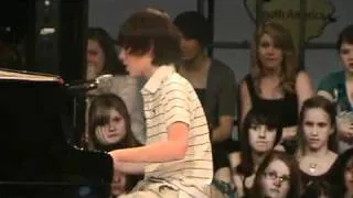 Greyson Chance Singing Paparazzi (Greyson Chance canta Paparazzi de Lady Gaga), Novo Justin Bieber?