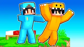 TROLLING MY FRIEND IN MINECRAFT BED WARS! (MCPE) (Minecraft Minigame)