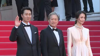 Cannes: the cast and crew of "Decision To Leave" by director Park Chan-wook on the red carpet | AFP