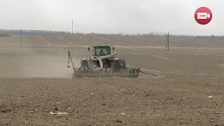 За рулем трактора почти 100 лет!..