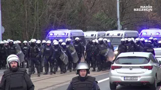 Wielka mobilizacja policji. Eskorta kibiców Zagłębia Sosnowiec na mecz z  Pogonią Szczecin