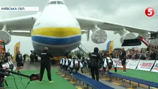 Перетягли літак "Мрія": українські богатирі встановили світовий рекорд