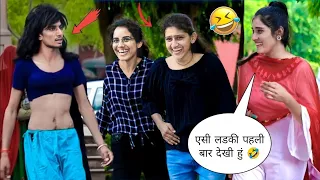 Urfi javed La La Le Le La Song / Walking Ladies Style 🤭😂|| Epic Reaction prank !!